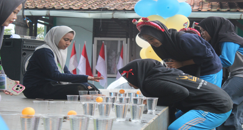 Penuh Tawa & Kebersamaan! Semarak Lomba HUT RI ke-80 di MA Al-Muthohhar Bikin Suasana Pecah Meriah